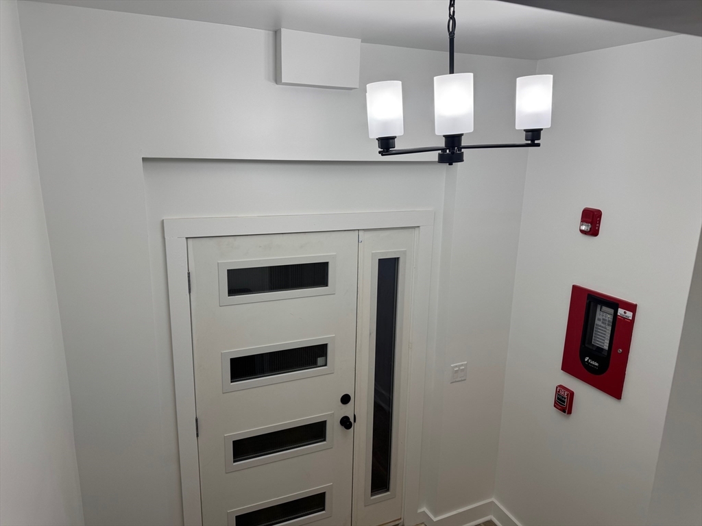 2 bed, 2 bath apartment for rent at 589 Haverhill St Unit 3, Lawrence — photo 3 of 11