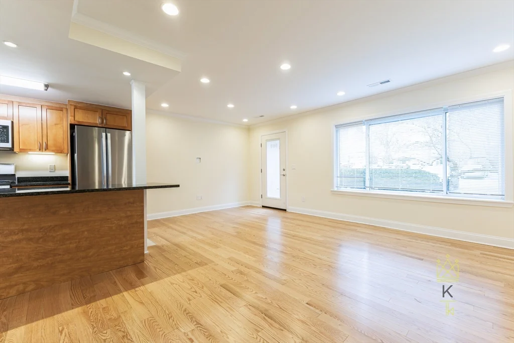 2 bed, 1 bath apartment for rent at 589 Vfw Pkwa Unit V-589, West Roxbury — photo 4 of 15