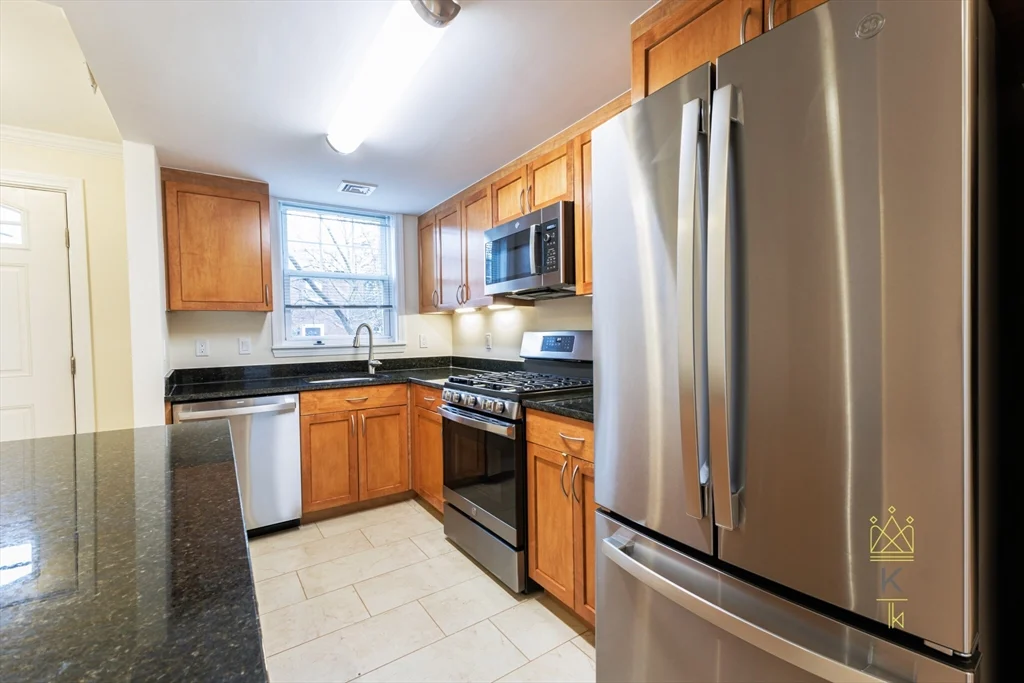 2 bed, 1 bath apartment for rent at 589 Vfw Pkwa Unit V-589, West Roxbury — photo 5 of 15