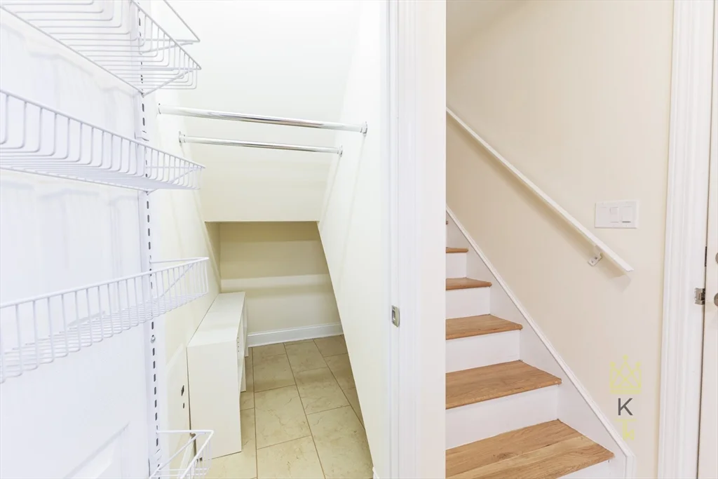 2 bed, 1 bath apartment for rent at 589 Vfw Pkwa Unit V-589, West Roxbury — photo 7 of 15