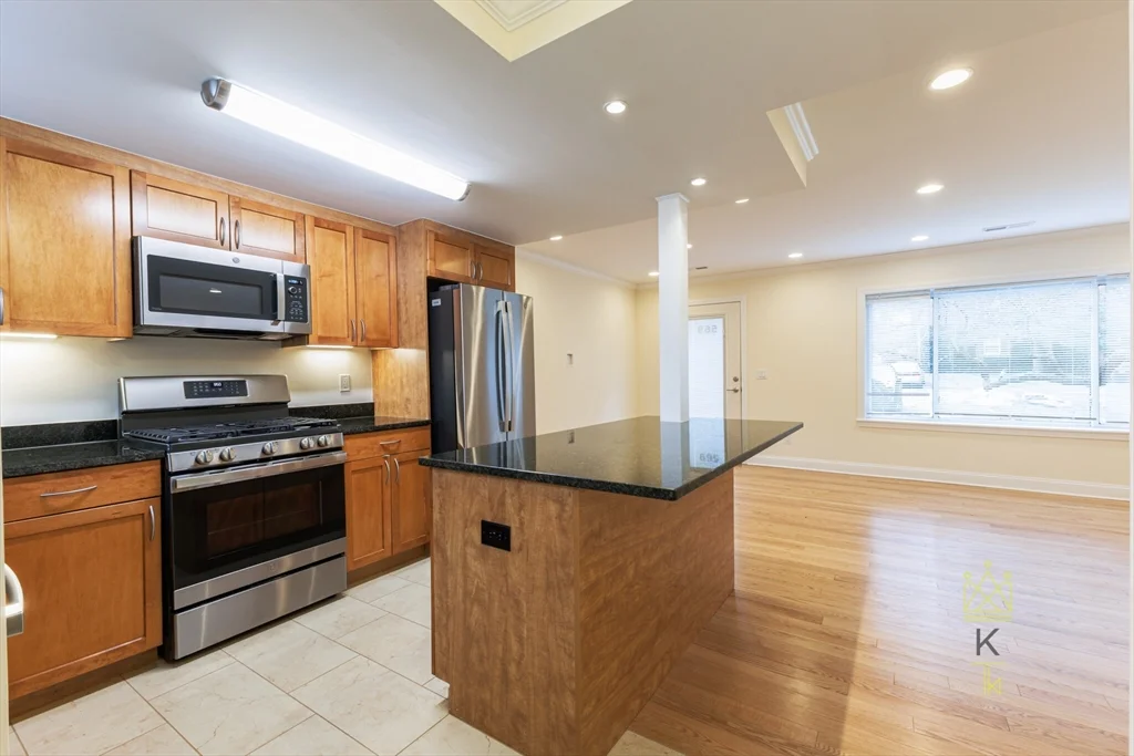 2 bed, 1 bath apartment for rent at 589 Vfw Pkwa Unit V-589, West Roxbury