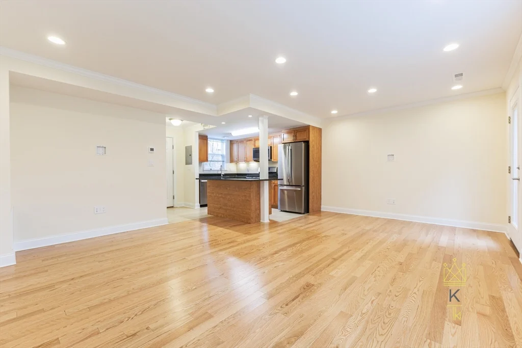 2 bed, 1 bath apartment for rent at 589 Vfw Pkwa Unit V-589, West Roxbury — photo 3 of 15
