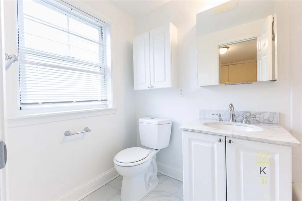 2 bed, 1 bath apartment for rent at 589 Vfw Pkwa Unit V-589, West Roxbury — photo 10 of 15