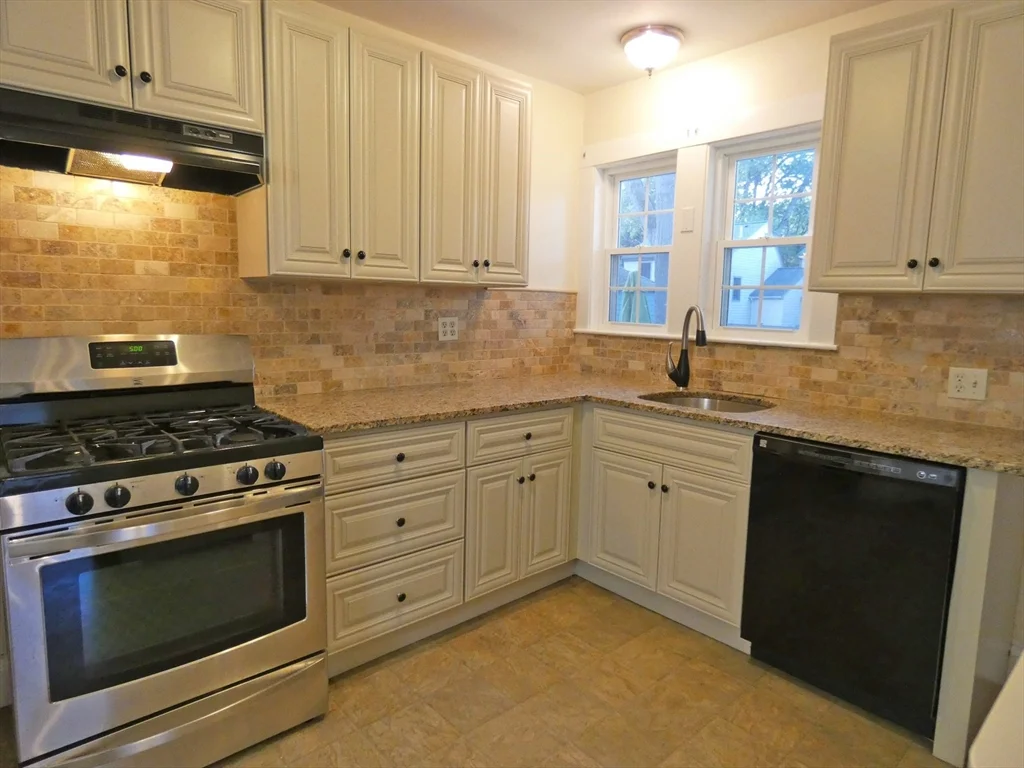 2 bed, 1 bath apartment for rent at 59-61 Athelstane Rd Unit 59, Newton Centre