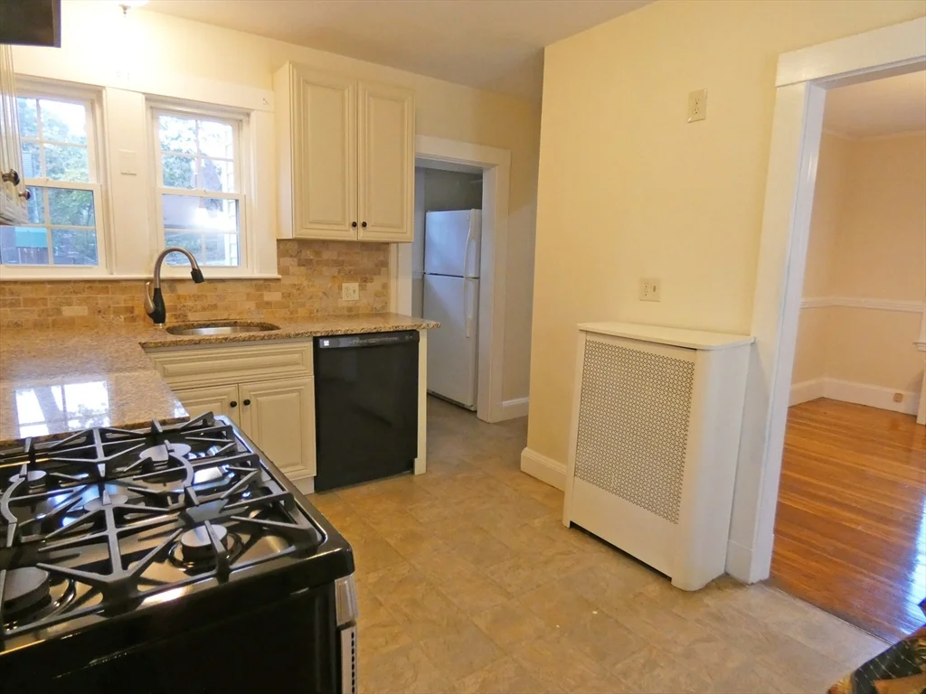 2 bed, 1 bath apartment for rent at 59-61 Athelstane Rd Unit 59, Newton Centre — photo 4 of 11