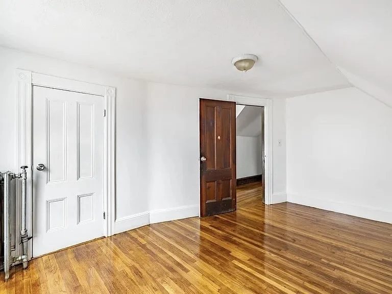 5 bed, 2 bath apartment for rent at 59 -61 Glenwood Unit 59, Magoun Square — photo 22 of 31