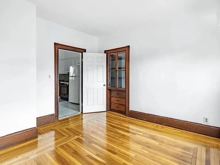 5 bed, 2 bath apartment for rent at 59 -61 Glenwood Unit 59, Magoun Square — photo 7 of 31