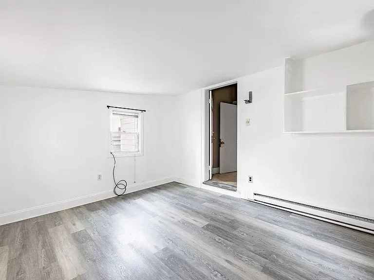 5 bed, 2 bath apartment for rent at 59 -61 Glenwood Unit 59, Magoun Square — photo 30 of 31