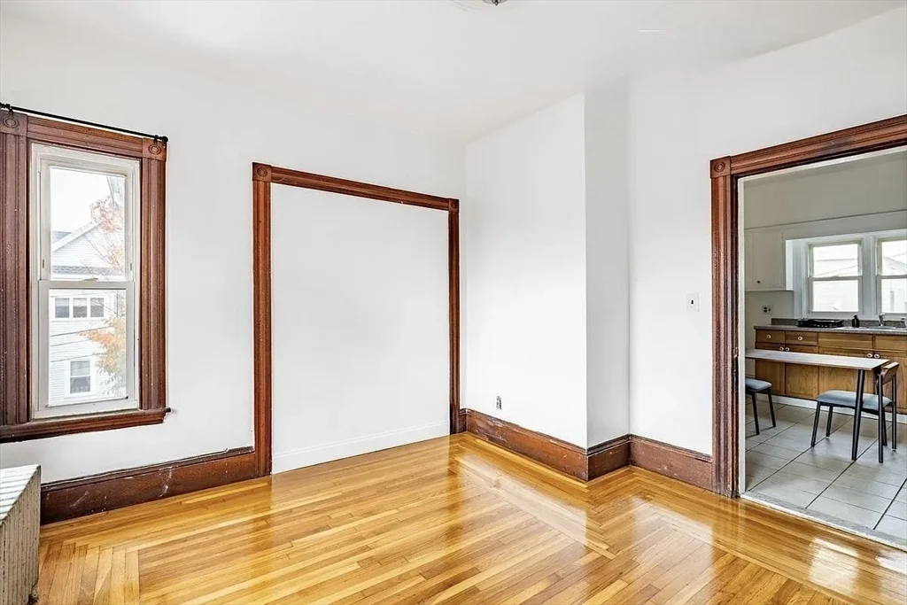 5 bed, 2 bath apartment for rent at 59 -61 Glenwood Unit 59, Magoun Square — photo 9 of 31