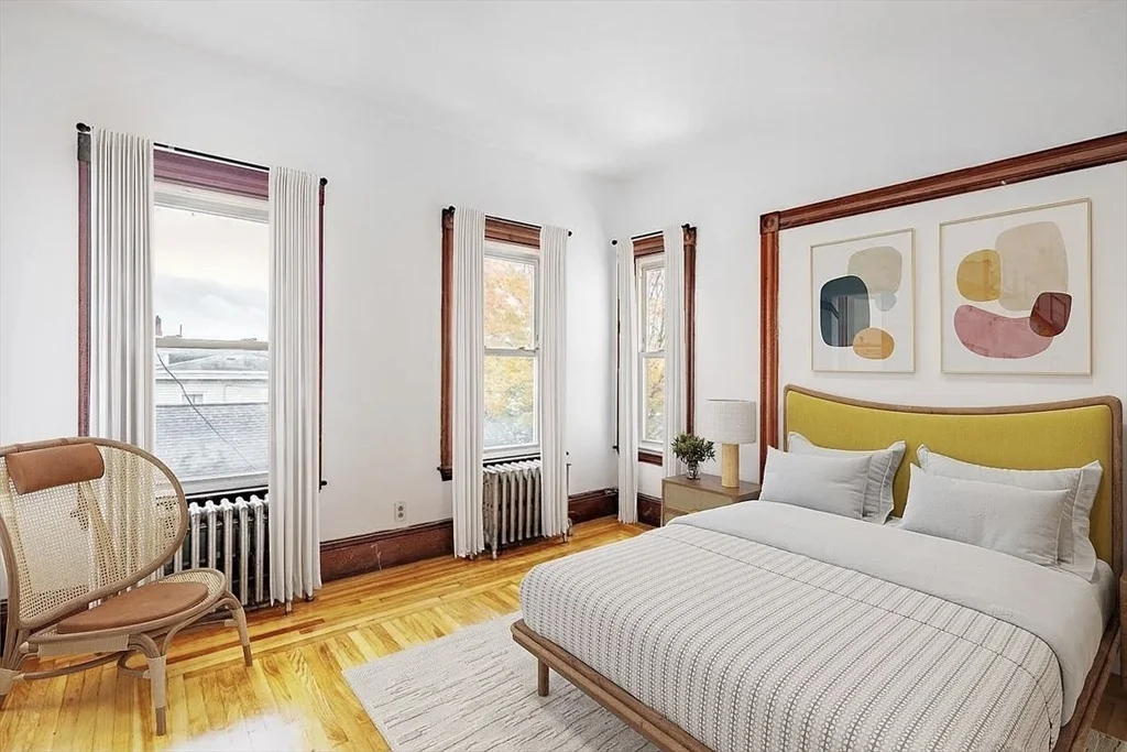 5 bed, 2 bath apartment for rent at 59 -61 Glenwood Unit 59, Magoun Square — photo 1 of 31
