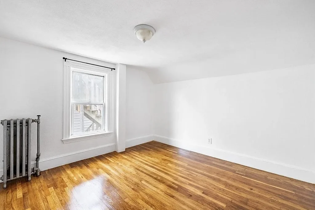 5 bed, 2 bath apartment for rent at 59 -61 Glenwood Unit 59, Magoun Square — photo 13 of 31