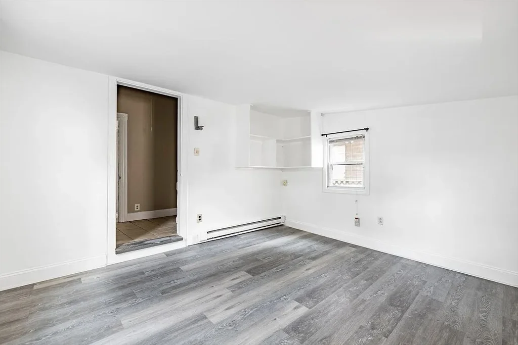 5 bed, 2 bath apartment for rent at 59 -61 Glenwood Unit 59, Magoun Square — photo 29 of 31