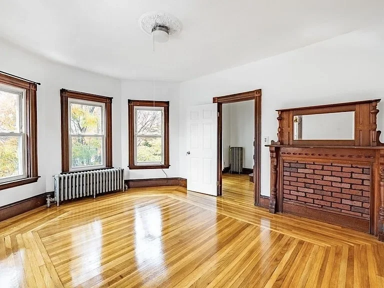 5 bed, 2 bath apartment for rent at 59 -61 Glenwood Unit 59, Magoun Square — photo 3 of 31