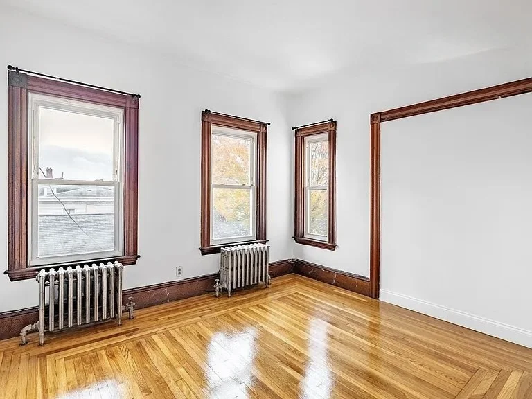 5 bed, 2 bath apartment for rent at 59 -61 Glenwood Unit 59, Magoun Square — photo 8 of 31