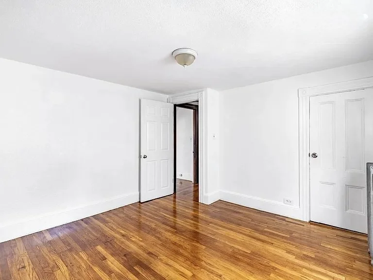 5 bed, 2 bath apartment for rent at 59 -61 Glenwood Unit 59, Magoun Square — photo 17 of 31