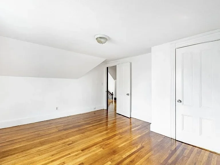 5 bed, 2 bath apartment for rent at 59 -61 Glenwood Unit 59, Magoun Square — photo 26 of 31
