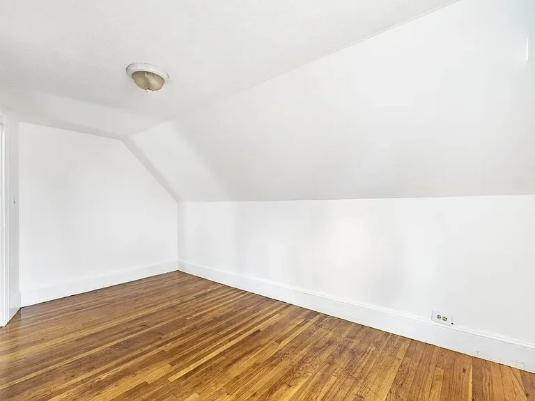 5 bed, 2 bath apartment for rent at 59 -61 Glenwood Unit 59, Magoun Square — photo 23 of 31