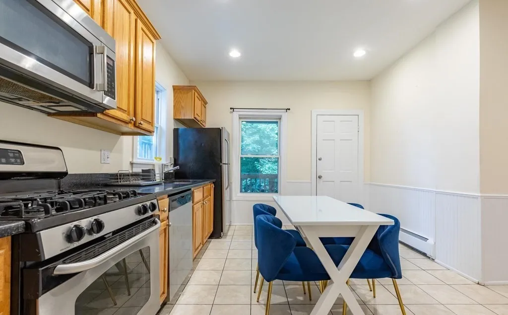5 bed, 2 bath apartment for rent at 59-61 Hillside St Unit 3, Boston — photo 2 of 13