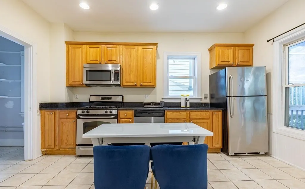 5 bed, 2 bath apartment for rent at 59-61 Hillside St Unit 3, Boston — photo 1 of 13