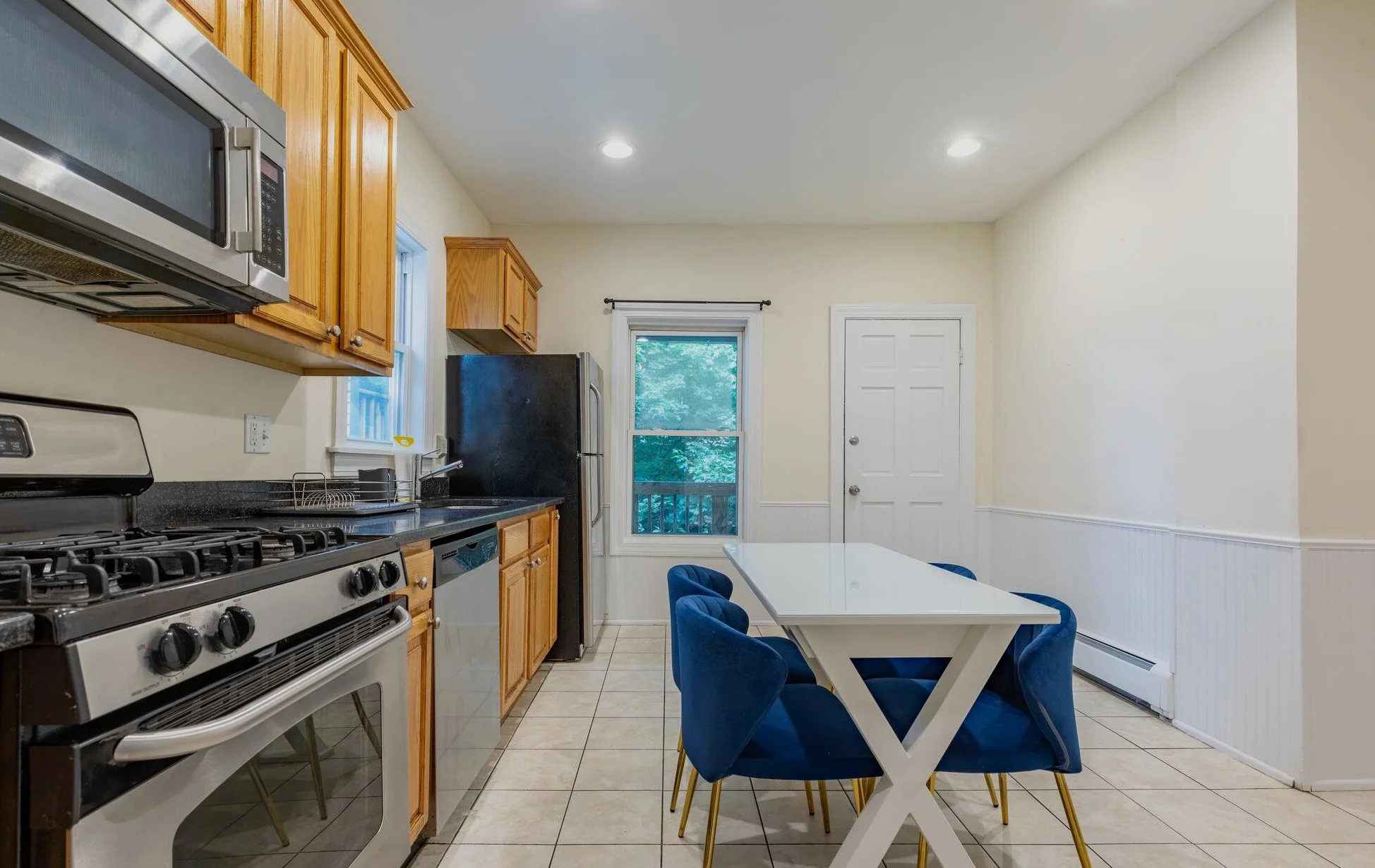 5 bed, 2 bath apartment for rent at 59-61 Hillside St Unit 3A, Mission Hill — photo 3 of 13