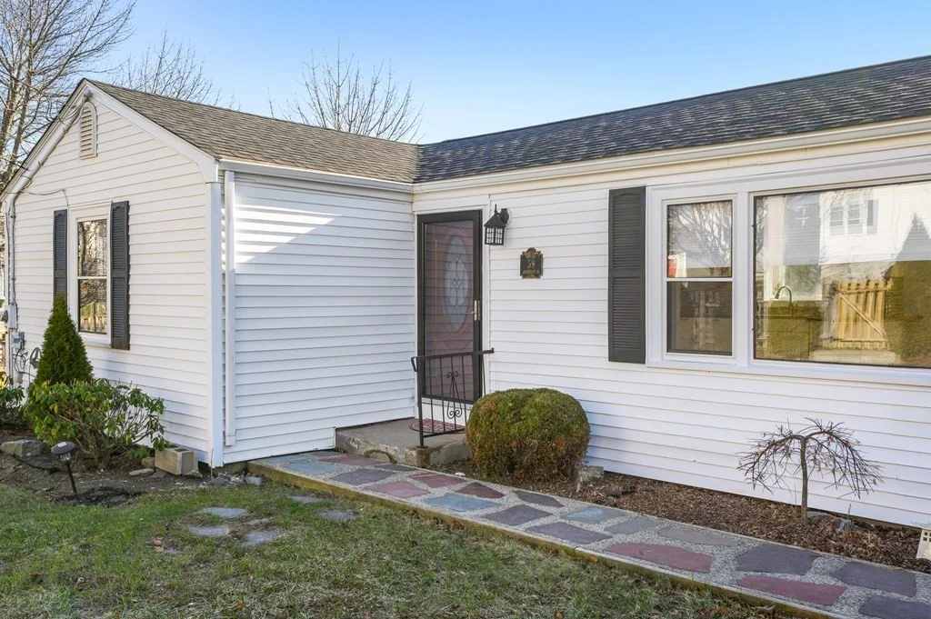 2 bed, 1 bath apartment for rent at 59 Aberdeen Rd Unit 59, Squantum — photo 1 of 26