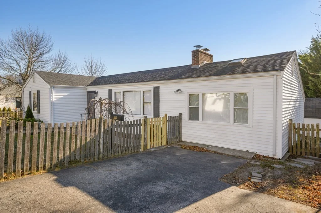 2 bed, 1 bath apartment for rent at 59 Aberdeen Rd Unit 59, Squantum — photo 2 of 26