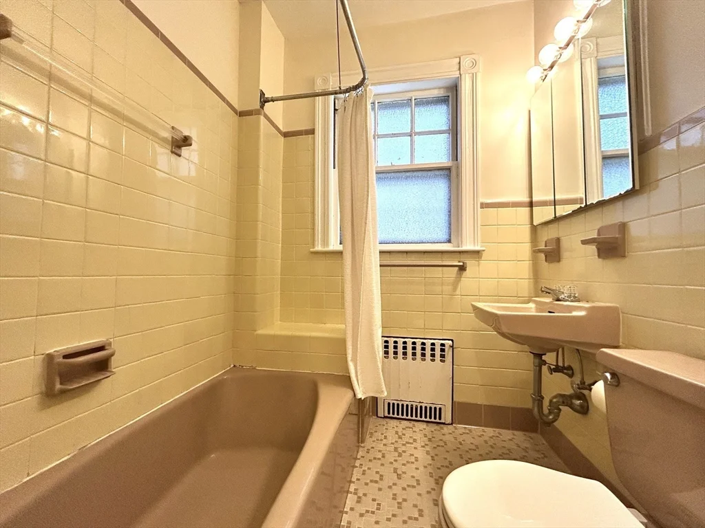 2 bed, 1 bath apartment for rent at 59 Ackers Ave Unit 1P, Brookline — photo 5 of 9