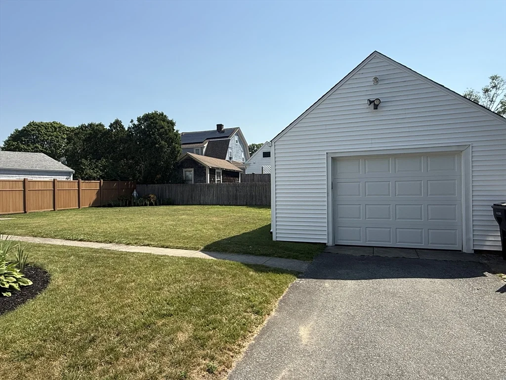 1 bed, 1 bath apartment for rent at 59 Anthony St Unit 1, Dartmouth — photo 3 of 12