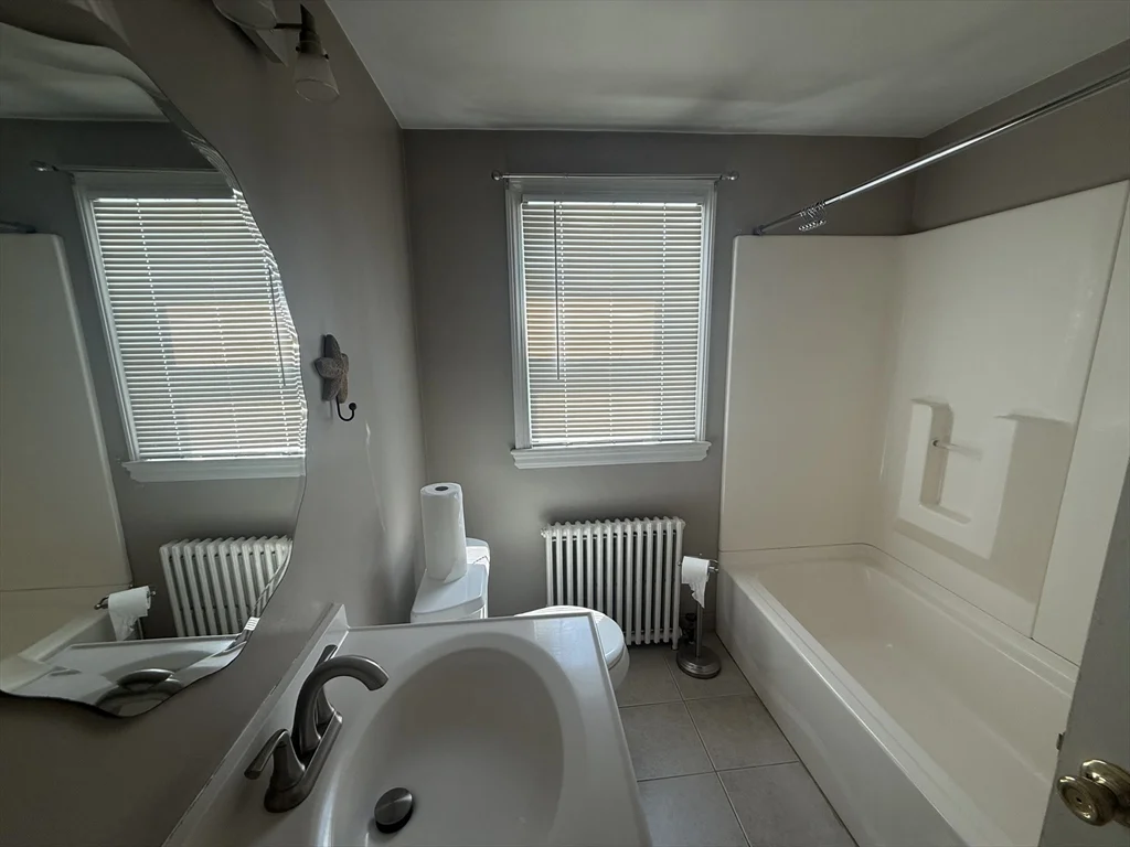 1 bed, 1 bath apartment for rent at 59 Anthony St Unit 1, Dartmouth — photo 9 of 12