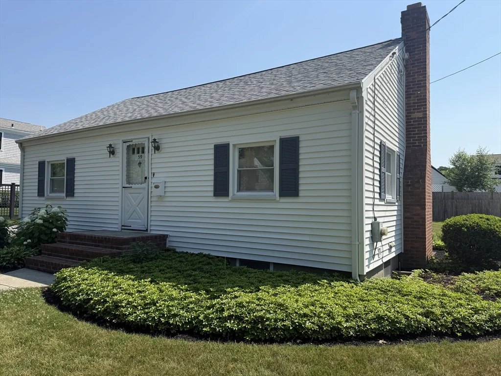 1 bed, 1 bath apartment for rent at 59 Anthony St Unit 1, Dartmouth — photo 1 of 12