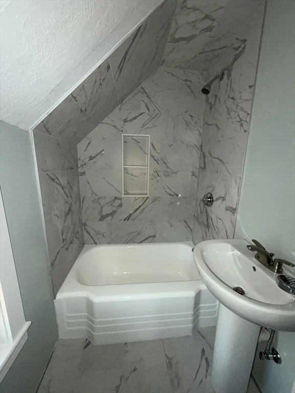 3 bed, 1 bath apartment for rent at 59 Arch Unit 59, Middleboro — photo 5 of 14