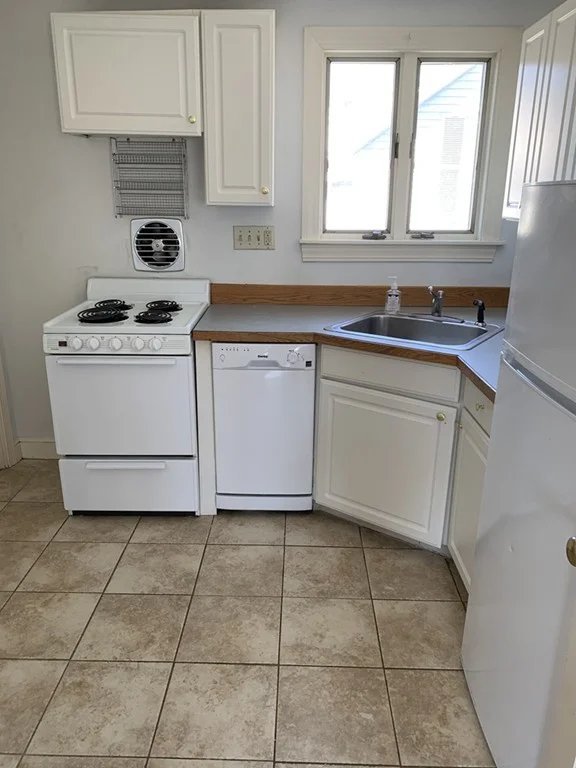 2 bed, 1 bath apartment for rent at 59 Atlantic Ave Unit A, Marblehead — photo 4 of 4