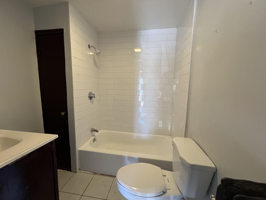 3 bed, 3 bath apartment for rent at 59 Butler St Unit 59, Lawrence — photo 12 of 15