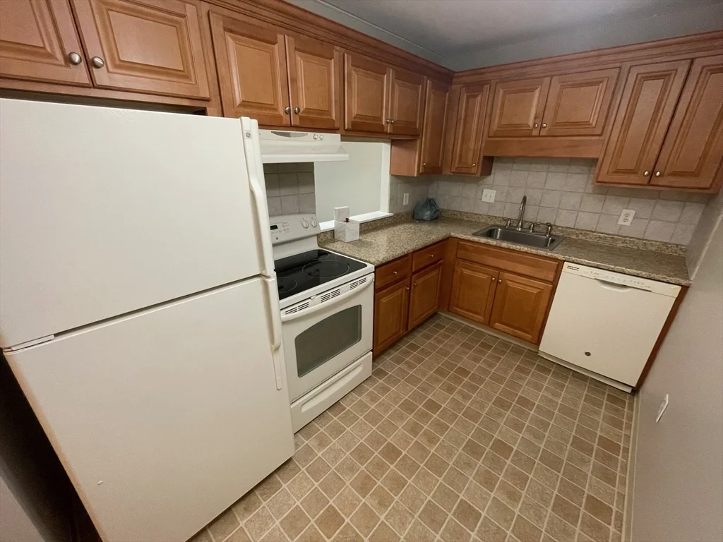 1 bed, 1 bath apartment for rent at 59 Cambridge Rd Unit 214, Woburn — photo 5 of 11