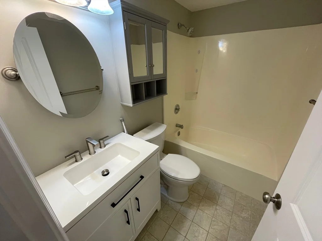 1 bed, 1 bath apartment for rent at 59 Cambridge Rd Unit 214, Woburn — photo 9 of 11
