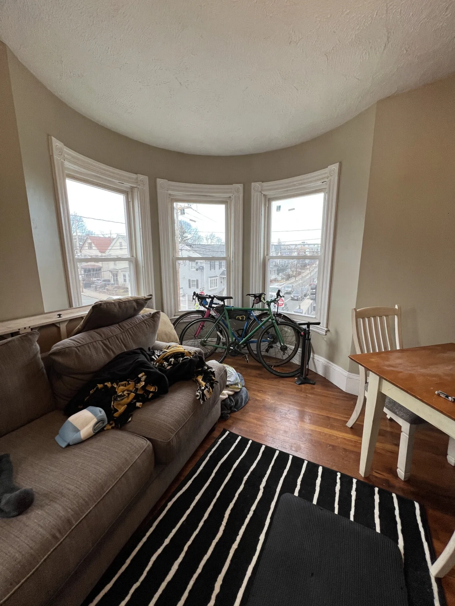 3 bed, 1 bath apartment for rent at 59 Cedar St Unit 2L, Spring Hill — photo 3 of 12