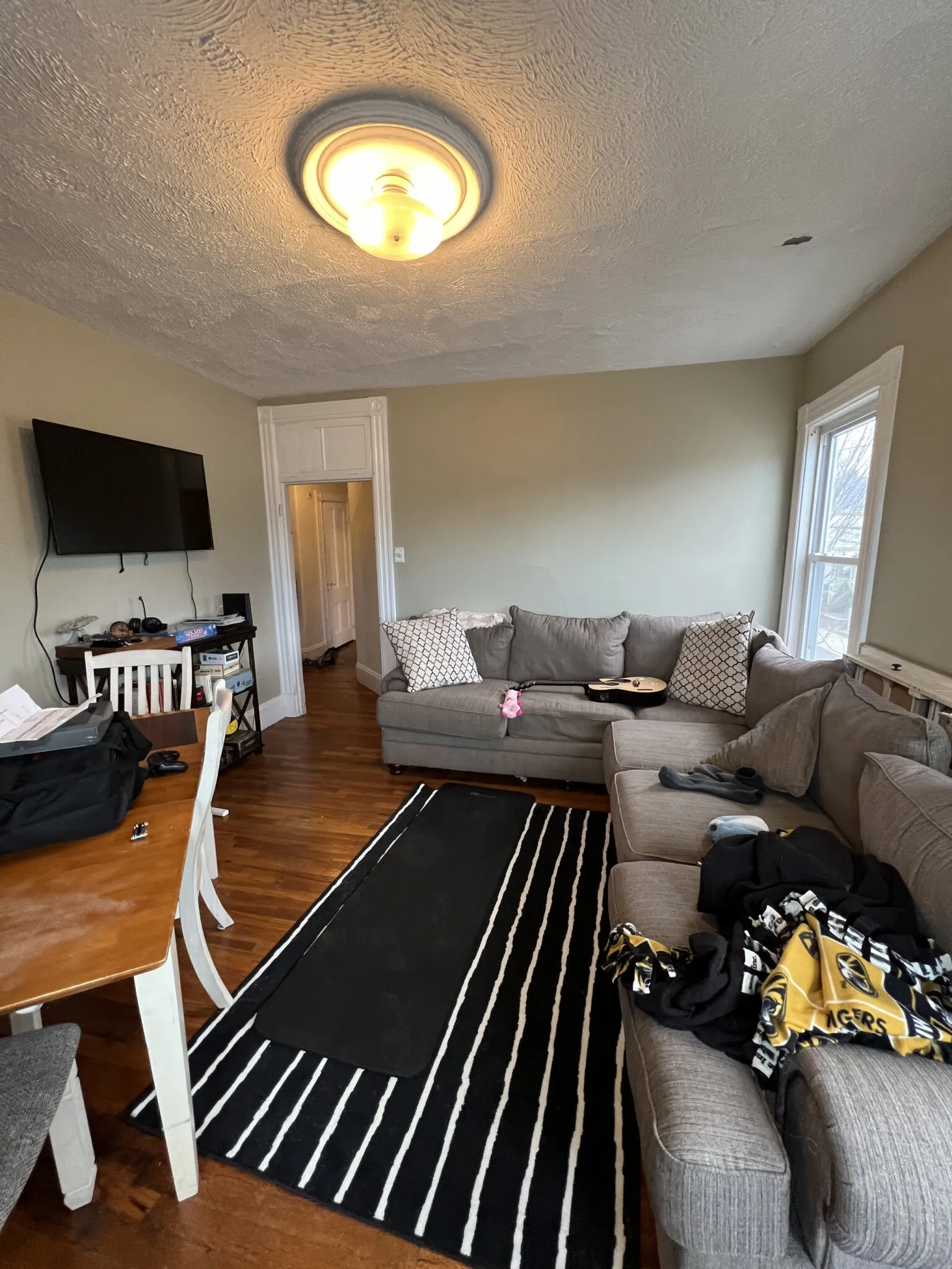 3 bed, 1 bath apartment for rent at 59 Cedar St Unit 2L, Spring Hill — photo 2 of 12