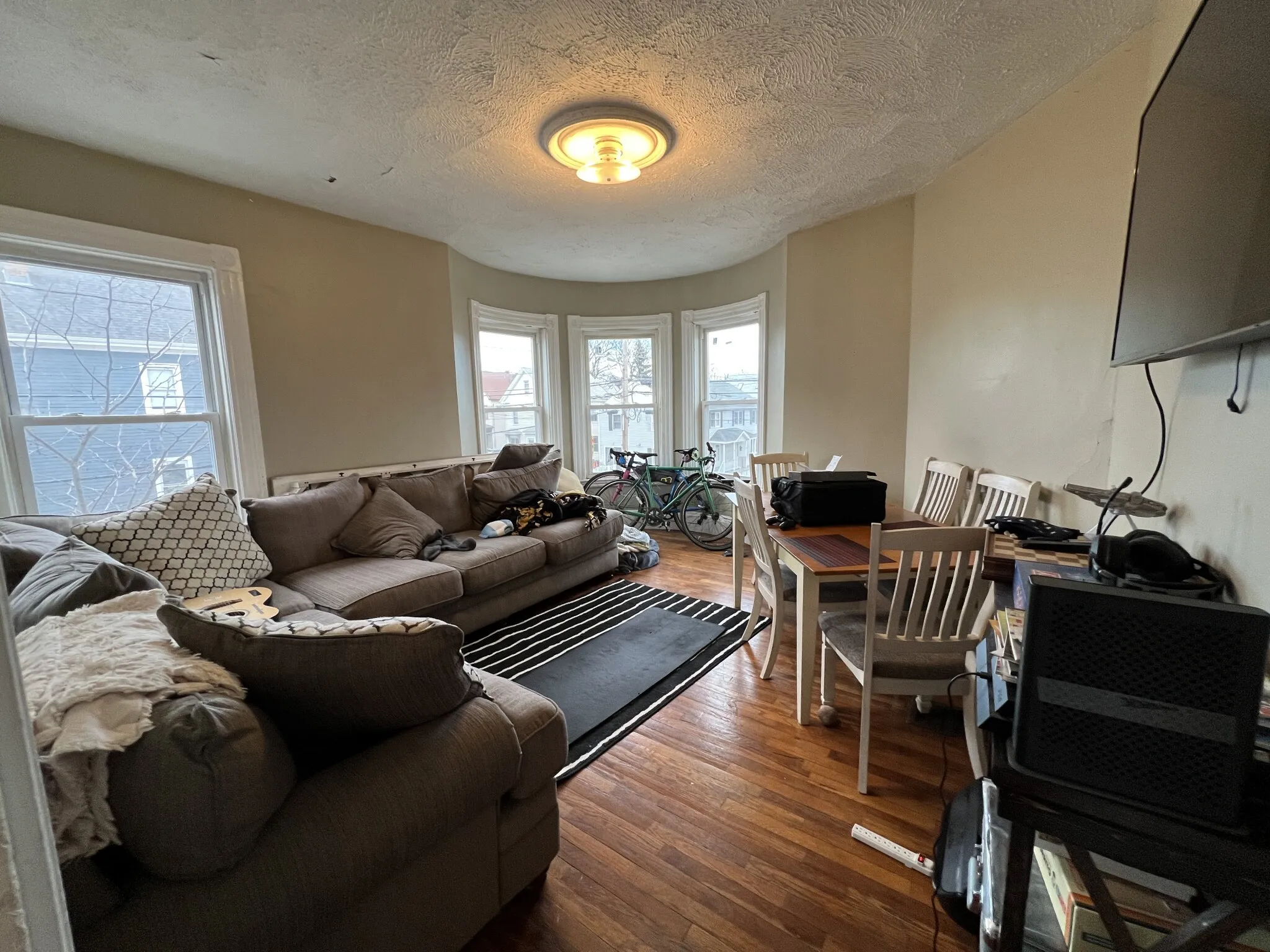 3 bed, 1 bath apartment for rent at 59 Cedar St Unit 2L, Spring Hill — photo 4 of 12