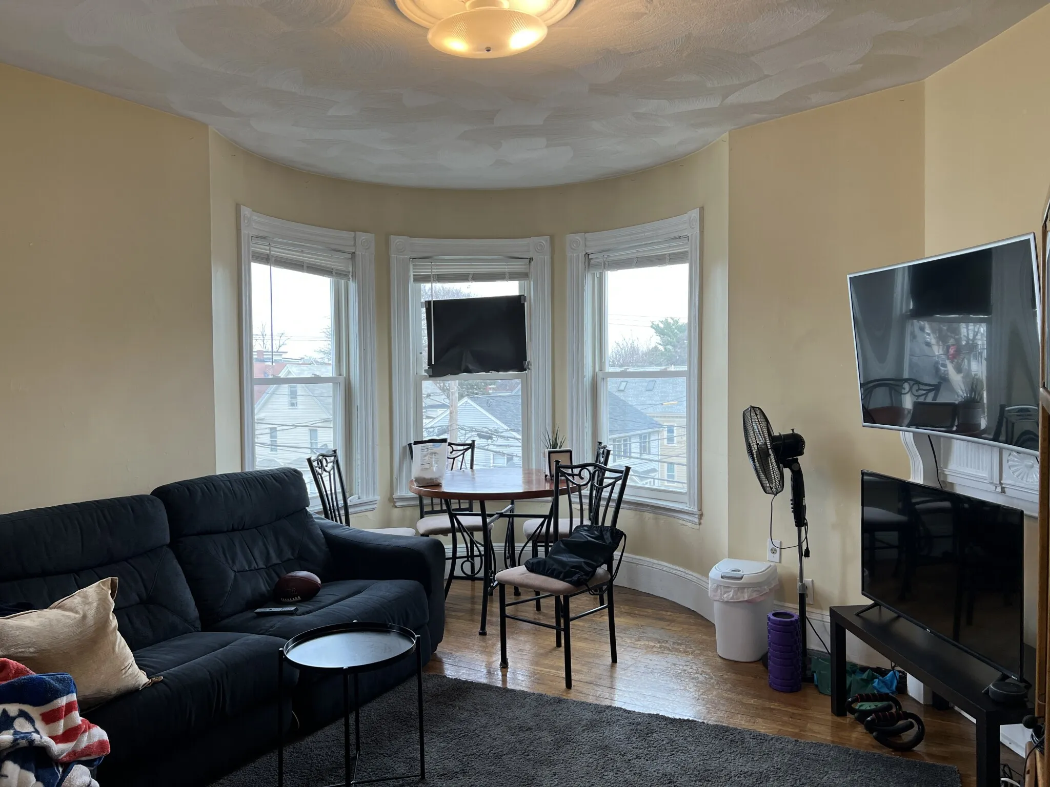 3 bed, 1 bath apartment for rent at 59 Cedar St Unit 3L, Spring Hill — photo 3 of 10
