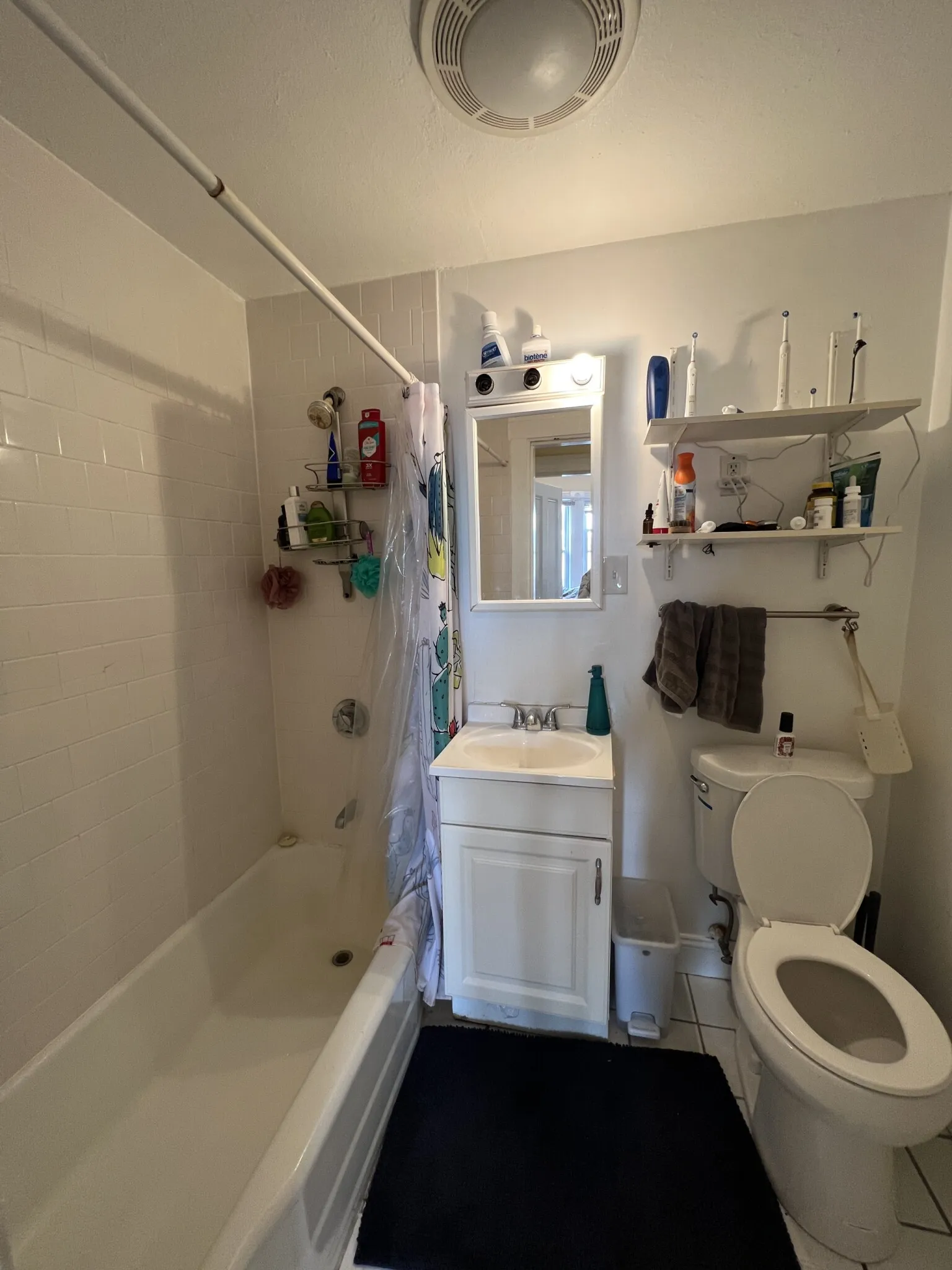 3 bed, 1 bath apartment for rent at 59 Cedar St Unit 3L, Spring Hill — photo 4 of 10