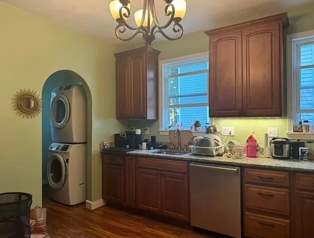 3 bed, 1 bath apartment for rent at 59 Centre St Unit 2, Dorchester — photo 3 of 11