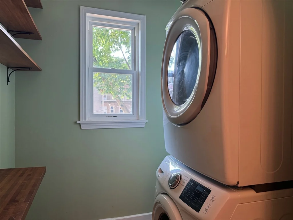 3 bed, 1 bath apartment for rent at 59 Centre St Unit PH, Dorchester — photo 10 of 13