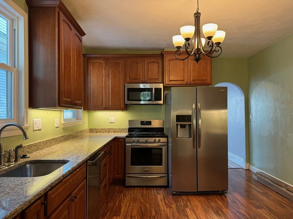 3 bed, 1 bath apartment for rent at 59 Centre St Unit PH, Dorchester — photo 1 of 13