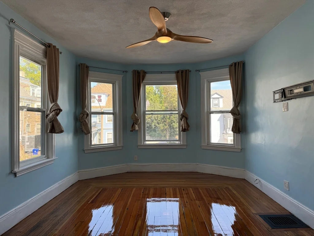 3 bed, 1 bath apartment for rent at 59 Centre St Unit PH, Dorchester — photo 4 of 13