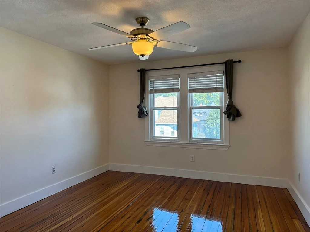 3 bed, 1 bath apartment for rent at 59 Centre St Unit PH, Dorchester — photo 5 of 13