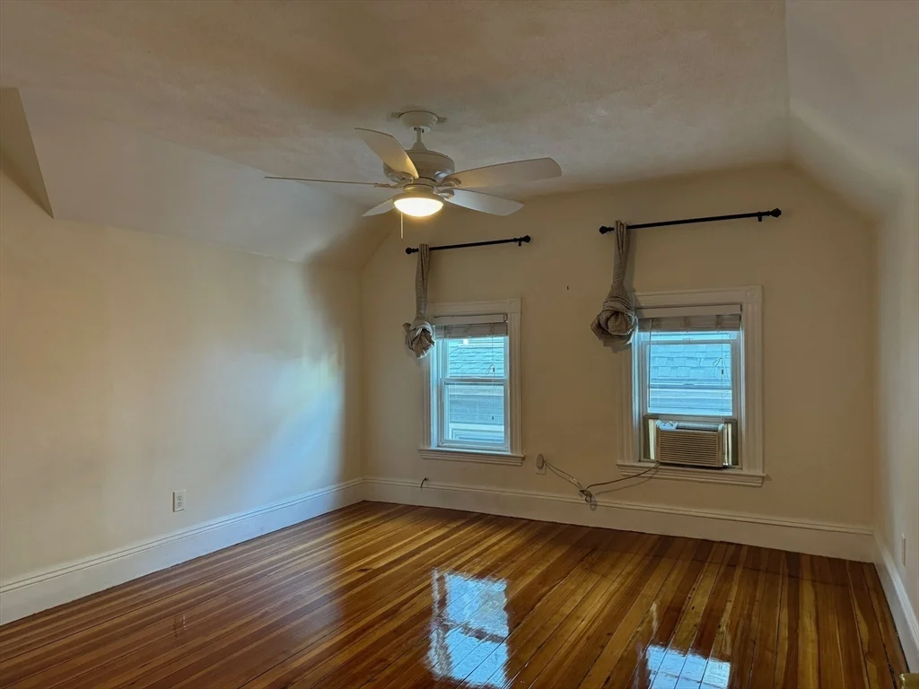 3 bed, 1 bath apartment for rent at 59 Centre St Unit PH, Dorchester — photo 6 of 13