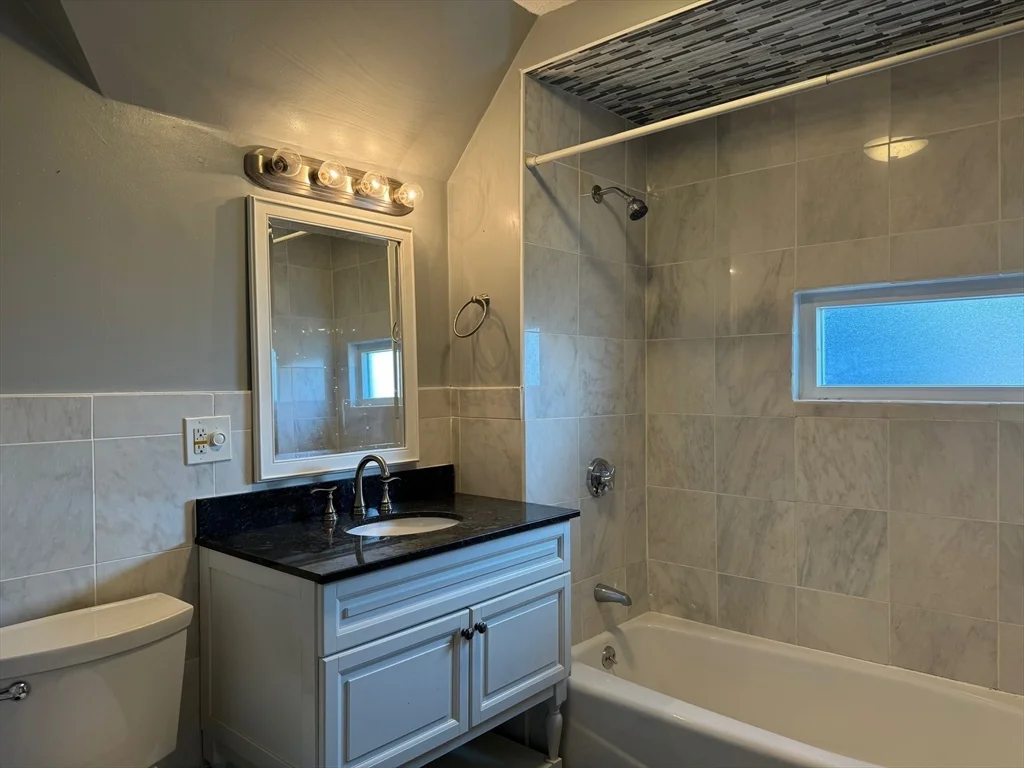 3 bed, 1 bath apartment for rent at 59 Centre St Unit PH, Dorchester — photo 7 of 13