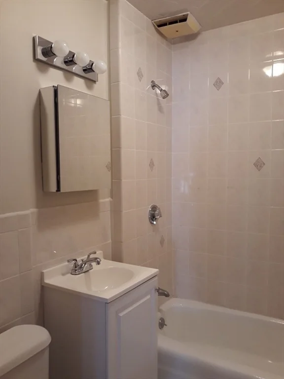 1 bed, 1 bath apartment for rent at 59 Chestnut St Unit 2, Waltham — photo 5 of 7