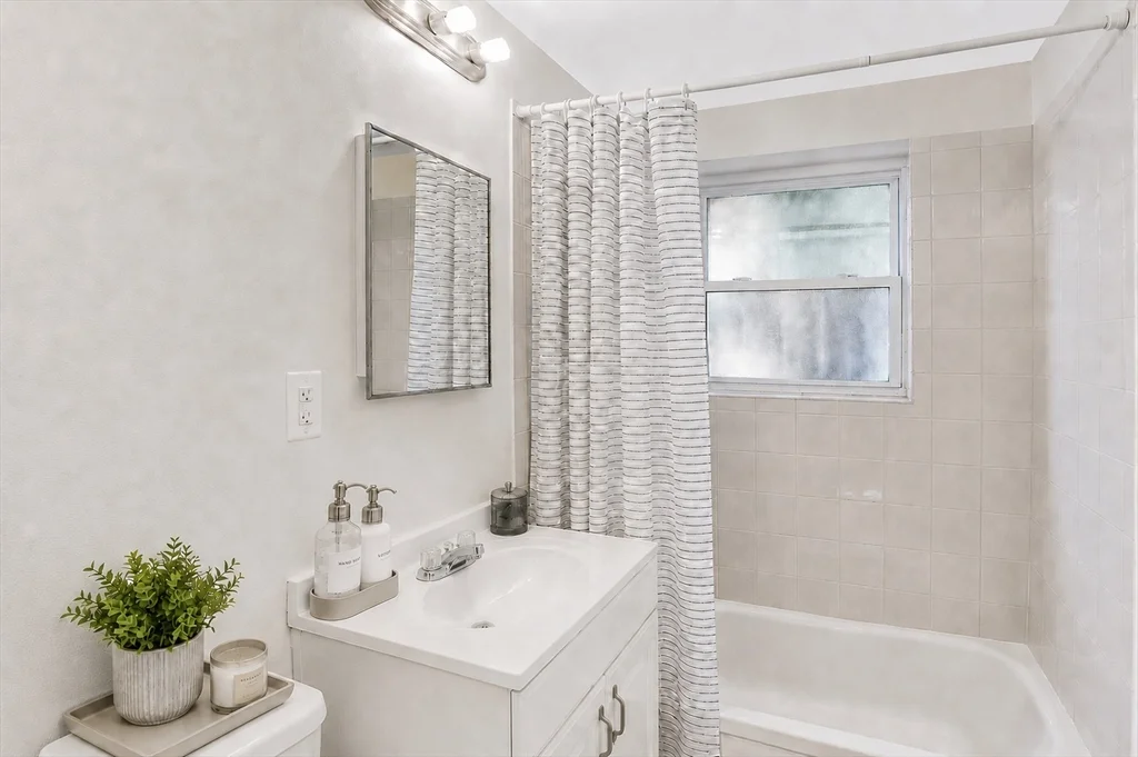 1 bed, 1 bath apartment for rent at 59 Colborne Rd Unit 2, Brighton — photo 7 of 13