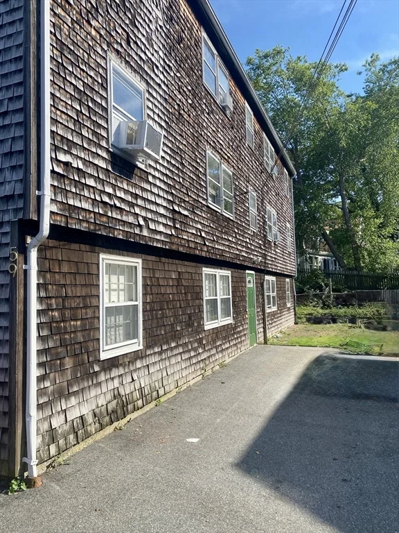 2 bed, 1 bath apartment for rent at 59 Commercial St Unit 4, Marblehead — photo 2 of 11